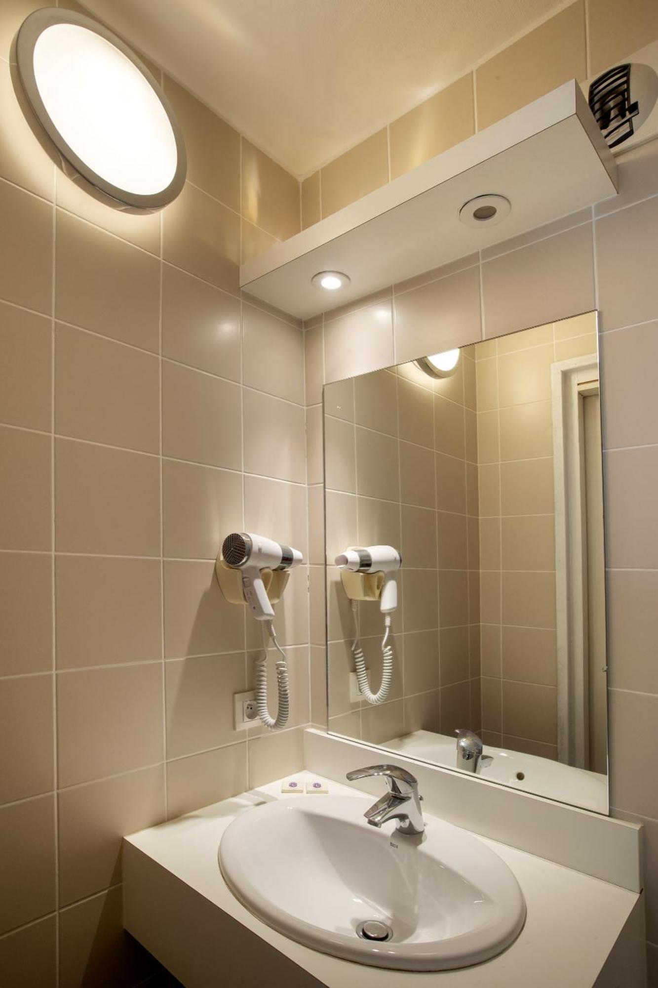 Gab House Hotel Bron Bagian luar foto