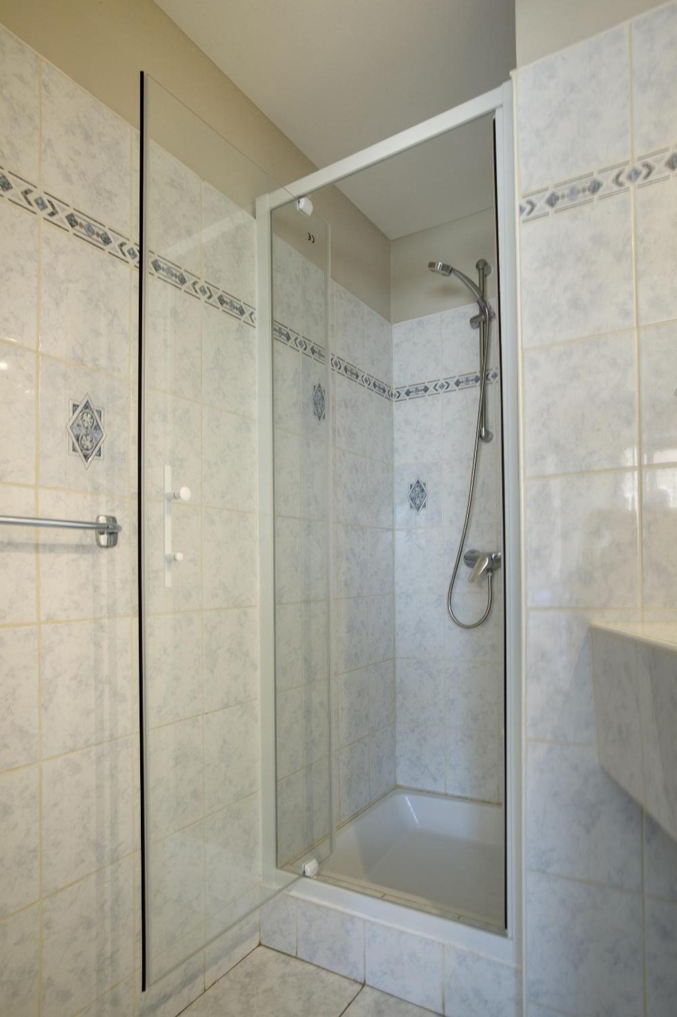 Gab House Hotel Bron Bagian luar foto