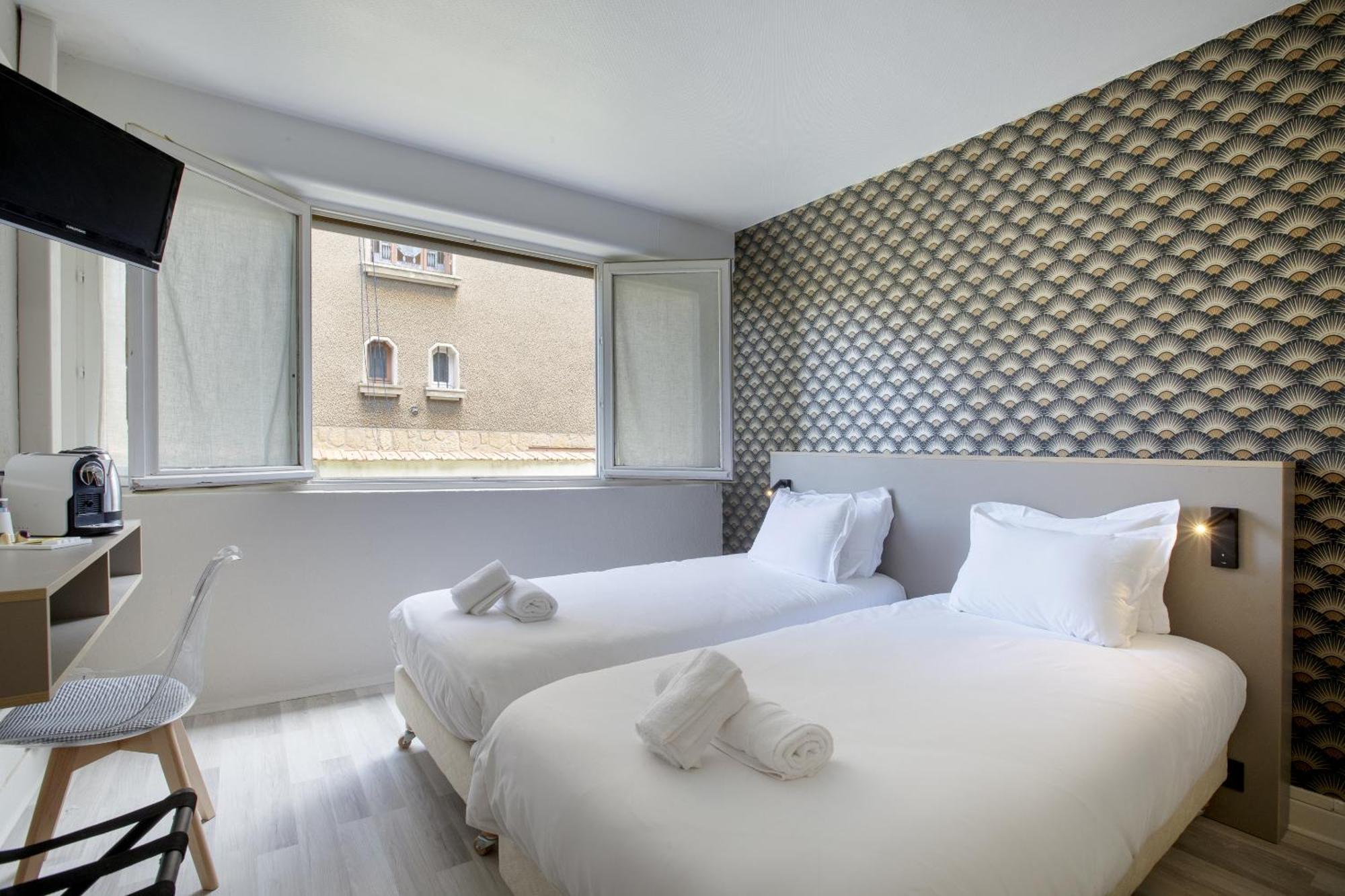 Gab House Hotel Bron Bagian luar foto