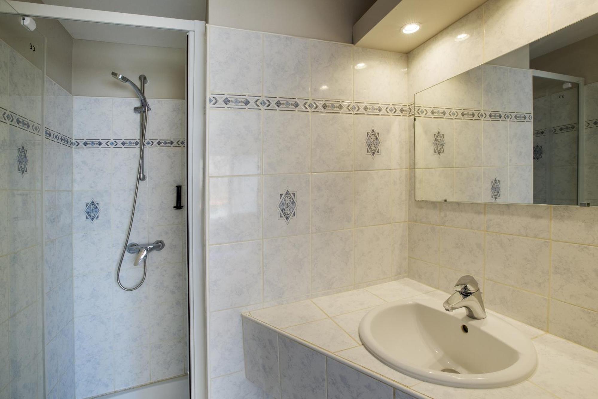 Gab House Hotel Bron Bagian luar foto
